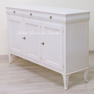 Classic style wooden sideboard with 3 doors and 3 drawers in antique white finish